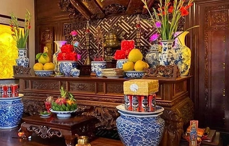 Trang-tri-ban-tho-dip-xuan